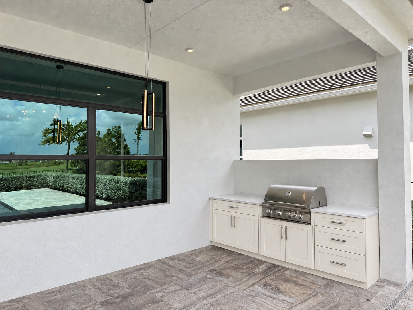 Priscilla kitchen with White cabinetry
