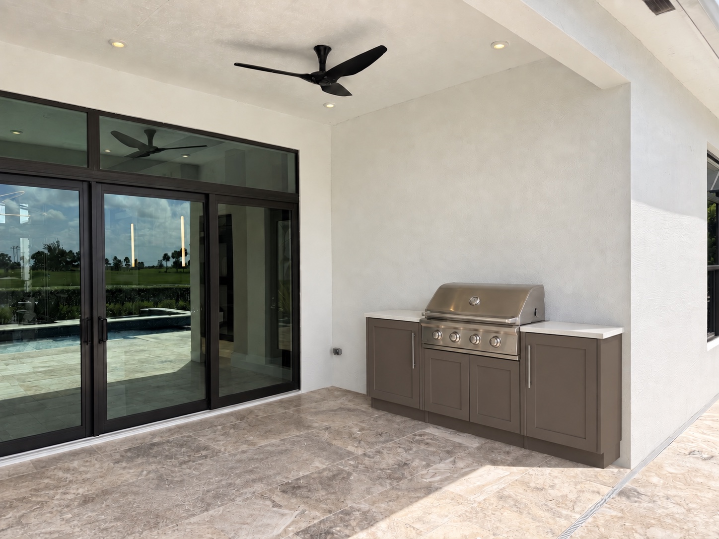 Victoria kitchen with Hearthstone Brown cabinetry