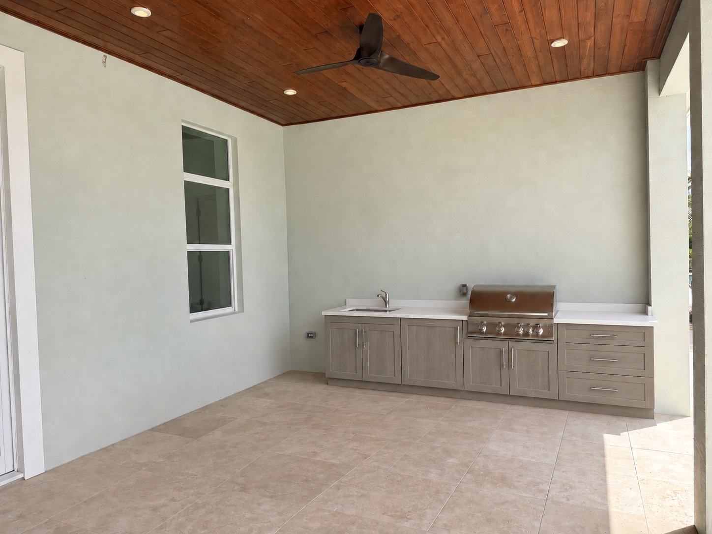Xena kitchen with Barnwood Gray cabinetry
